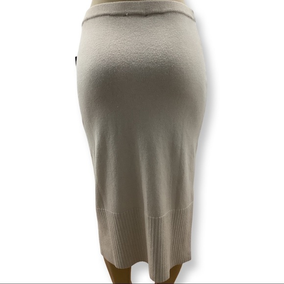 Broadway 38 Size Medium Shimmery Sweater Skirt With Elastic Waist. New With Tags - Picture 3 of 4